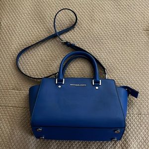ROYAL BLUE MICHAEL KORS CROSSBODY BAG!
